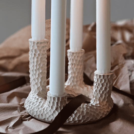 Lysestake - Kringljus firearmet - Form & Objekt